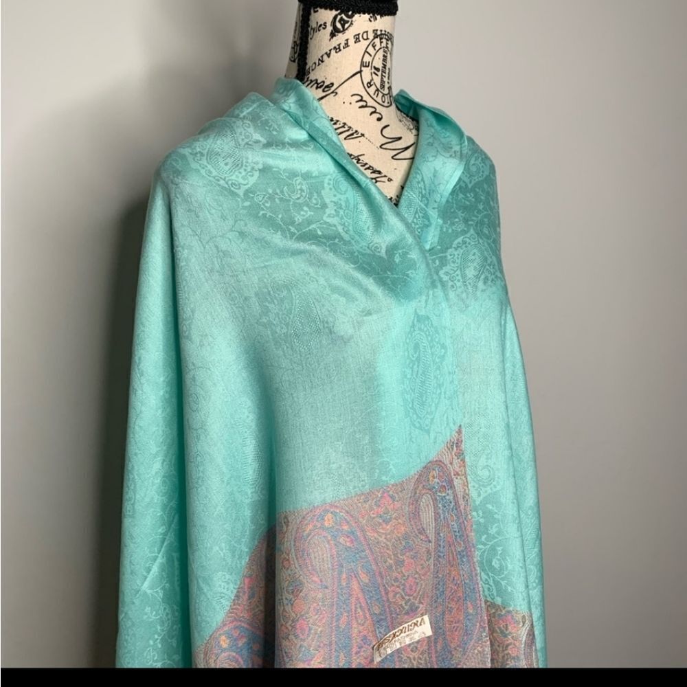 NWOT Beautiful Multi Colored Pashmina - Picture 3 of 5
